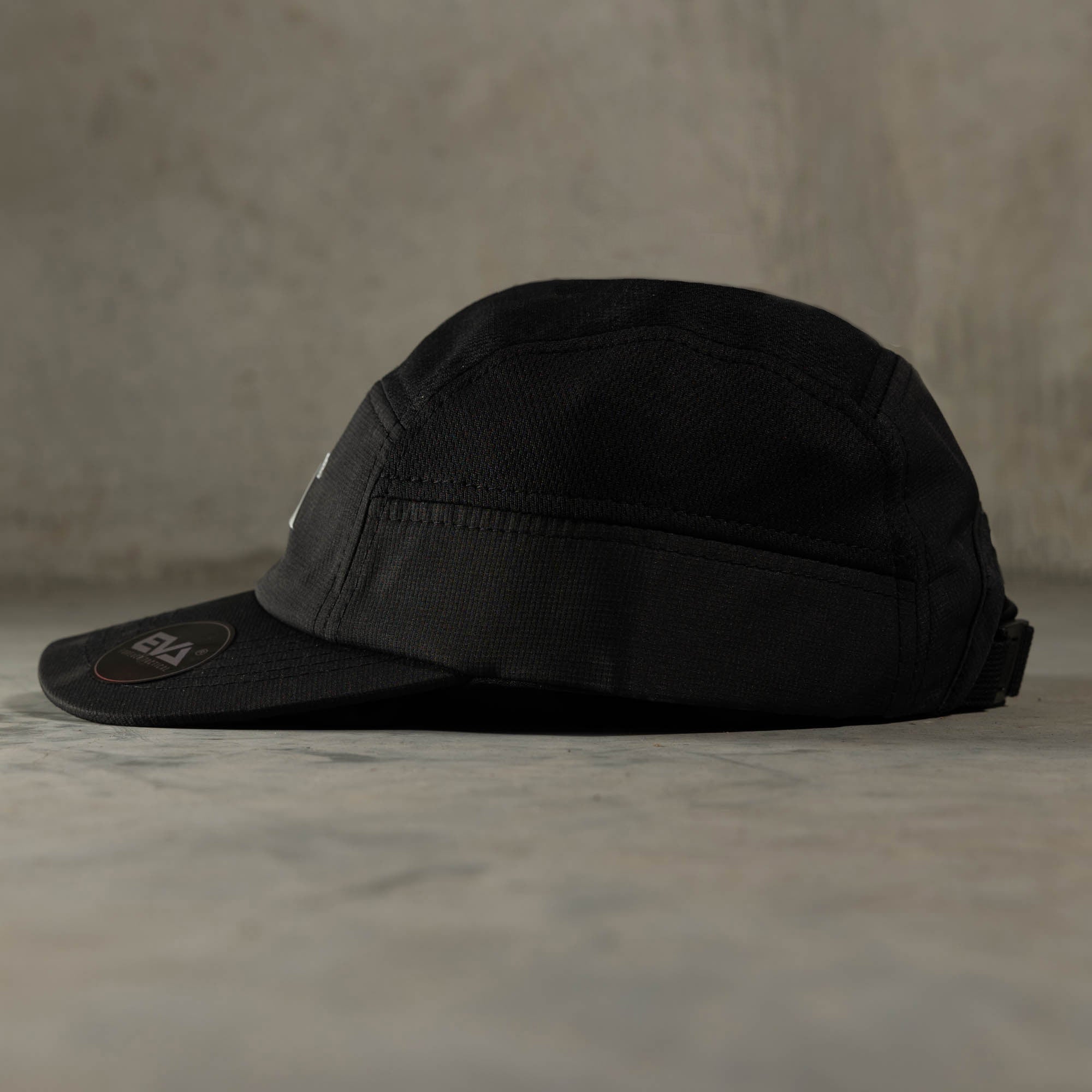 Mesh Trainer Hat [Black/White]